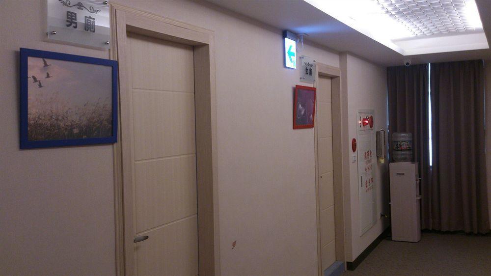 Shun-Yi Business Hotel Цзяи Экстерьер фото