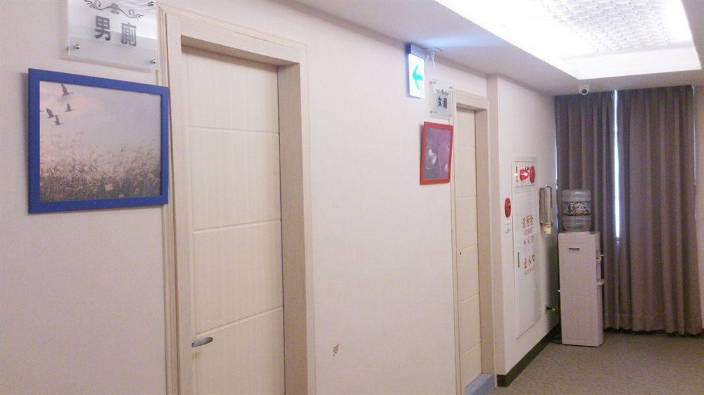 Shun-Yi Business Hotel Цзяи Экстерьер фото