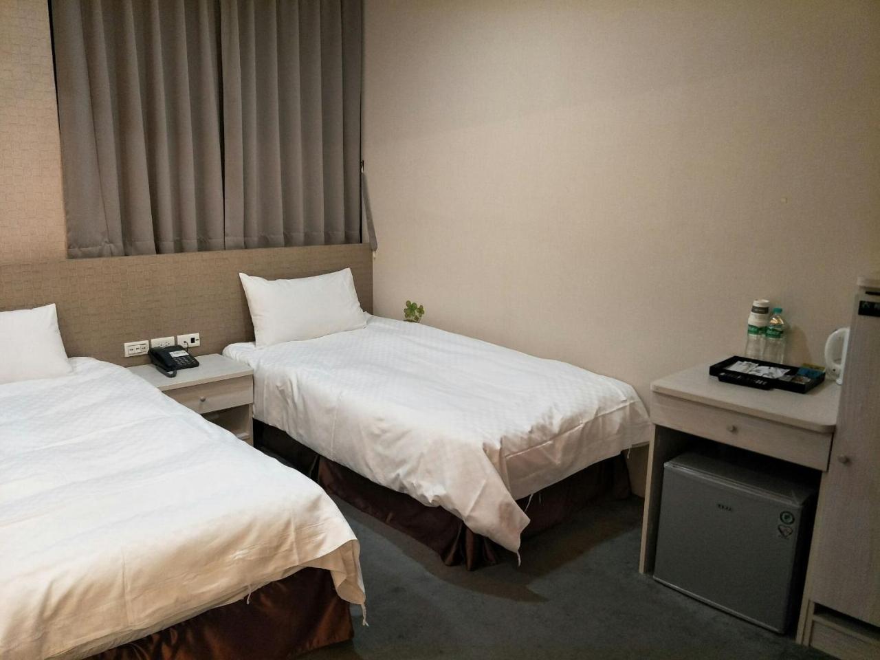 Shun-Yi Business Hotel Цзяи Экстерьер фото